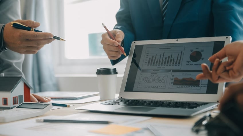 ESD_FY25_ValueOps Microsite.Blog.Streaming Data in Action - Turning Real-Time Insights Into Business Advantage.Featured